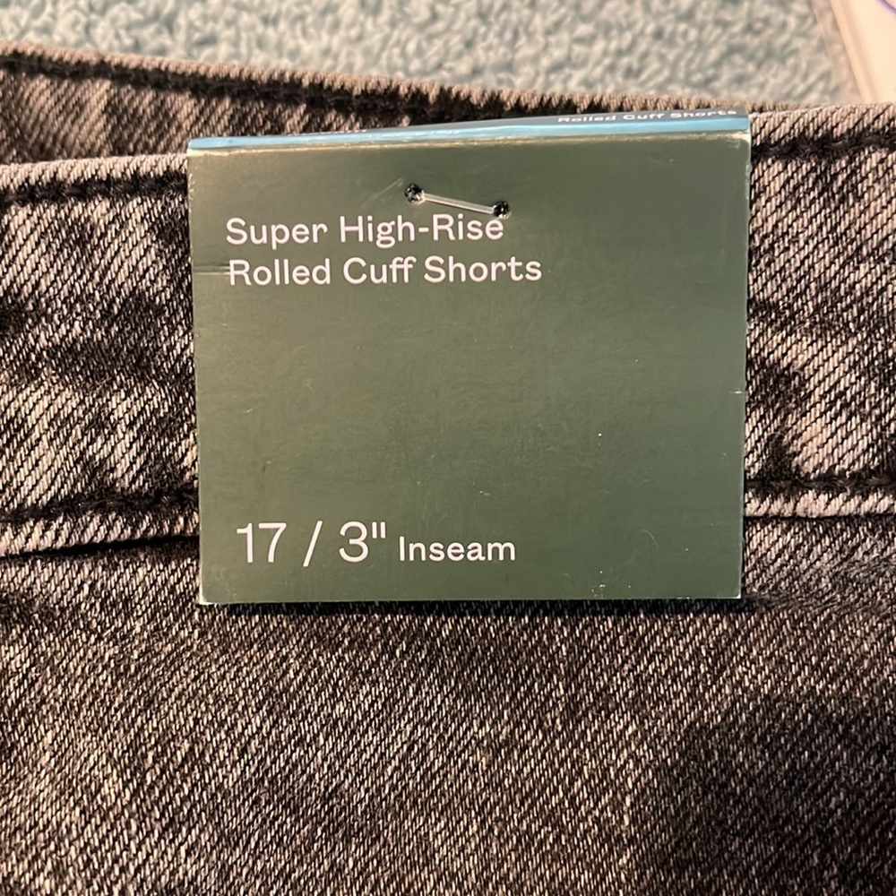 Women’s super high rise rolled cuff shorts. 1893 - Picture 4 of 5